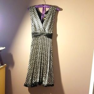 Rabbit, Size 14 Black and White